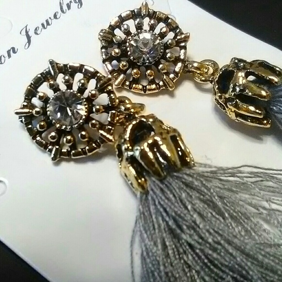 Hot Trendy Beautiful Gray Tassel Earring Set - Picture 5 of 7